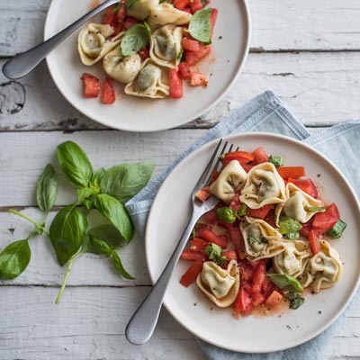 Spinach & Ricotta Tortelloni with No-Cook Tomato Sauce